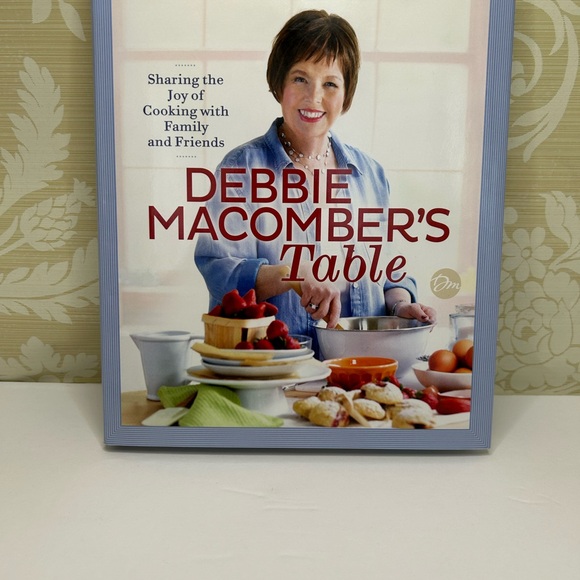 Debbie Macomber’s Table CookBook - Picture 2 of 8
